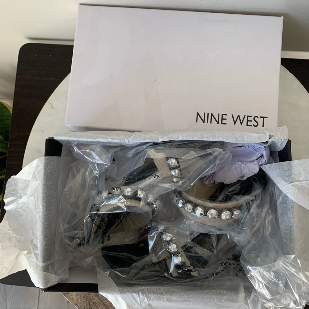NWT NINE WEST Women's Aria Heeled Dress Sandals Black jewel heels Size 5